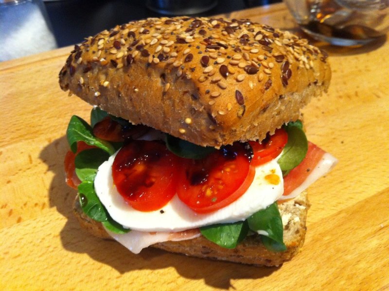 Sandwich caprese