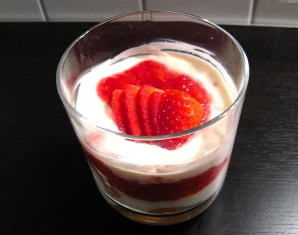 Erdbeer-Tiramisu im Glas