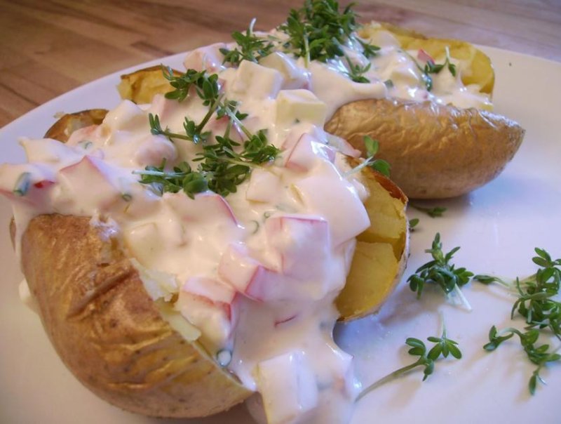 Ofenkartoffel mit Sauerrahm