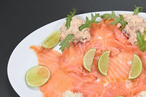 Rauchlachs mit Meerrettich-Crème Fraiche