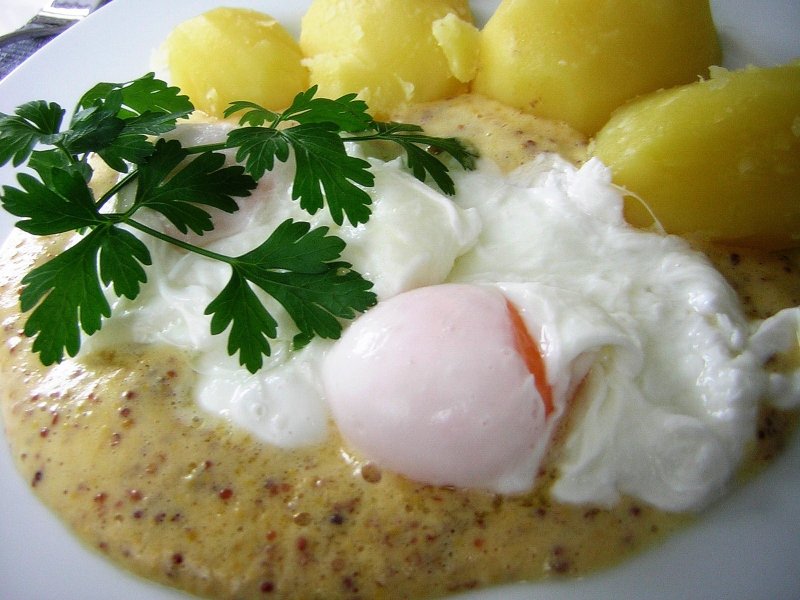 Verlorene Eier in Senfmousseline