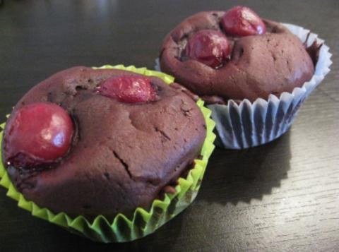 Magdalenas de chocolate y cereza