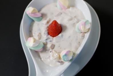Himbeerjoghurtcreme mit Marshmallows
