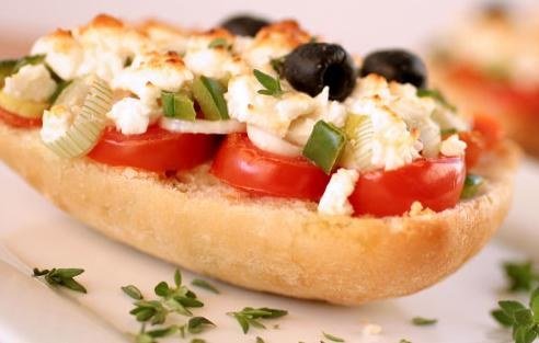 Mini-Ciabatta mit Gemüse und Feta