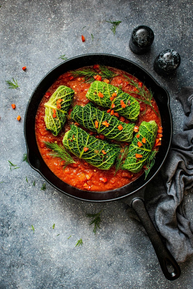 Roulés de chou frisé à la sauce tomate