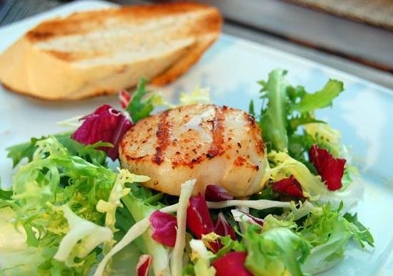 Gegrillte Jakobsmuscheln