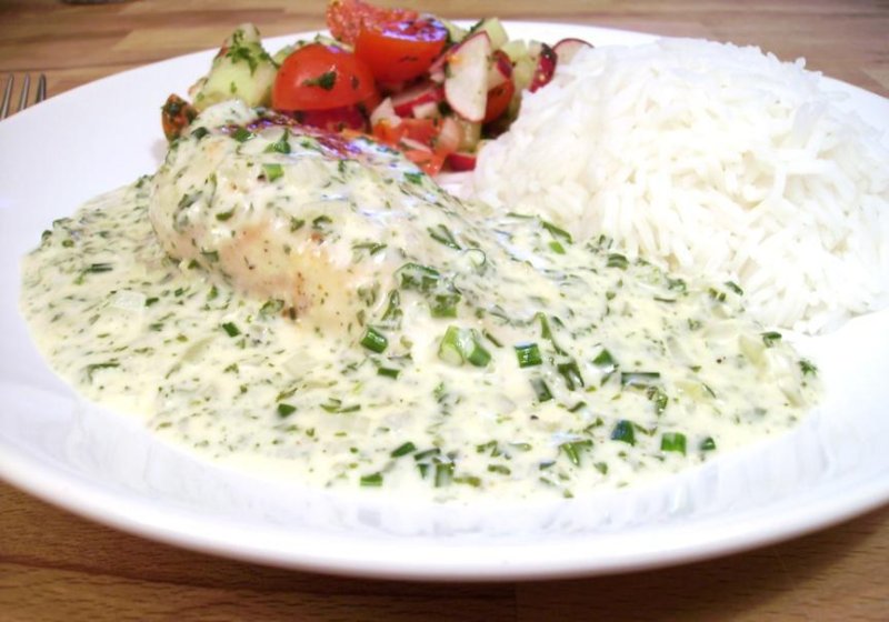 Hähnchenbrustfilets mit Kräuter-Sahne-Sauce