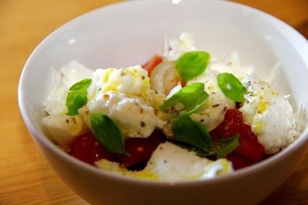 Tomatensalat mit Büffelmozzarella
