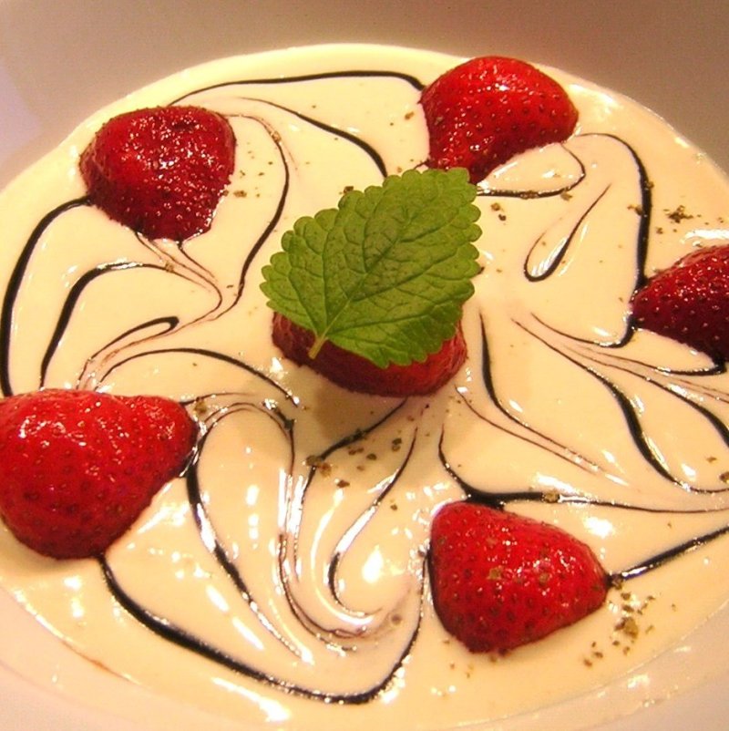 Mascarponecreme mit marinierten und gepfefferten Erdbeeren