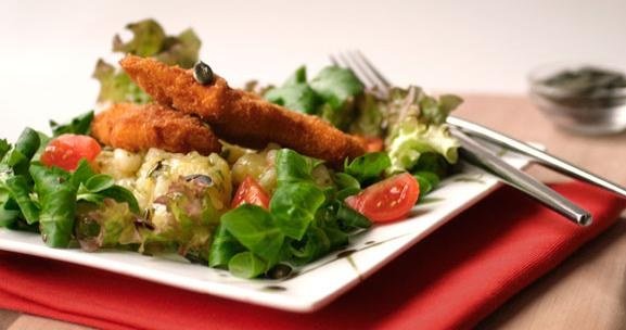 Backhendl auf Erdäpfelsalat