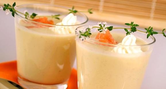Spargel-Crèmesuppe mit Lachsstreifen