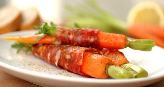 Gefesselte Bundkarotten mit Rucola