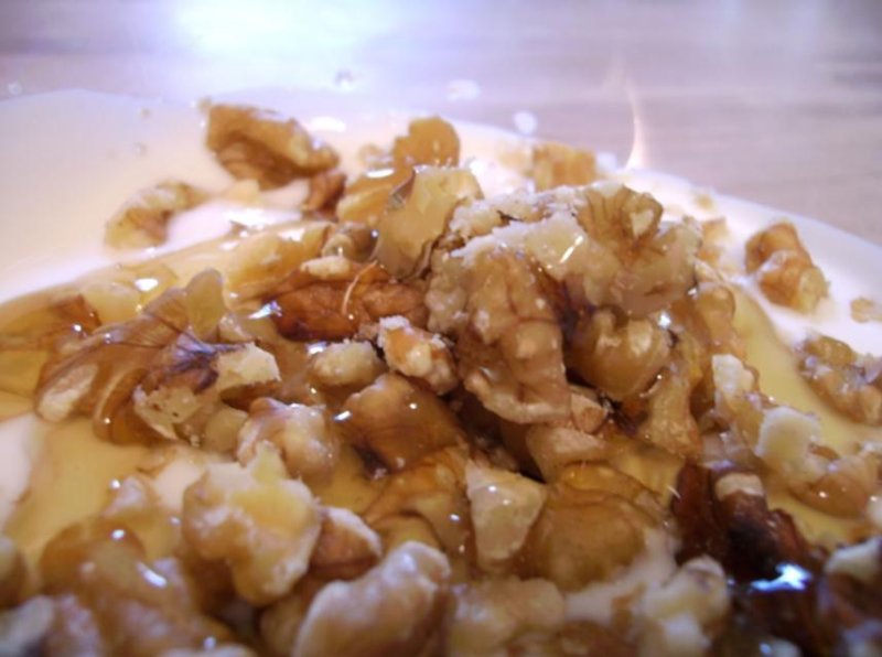 Joghurt mit Walnüssen und Honig