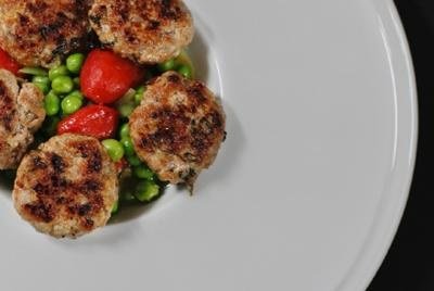 Kalbsfilet-Cadufferli mit Erbsen und Cherrytomaten