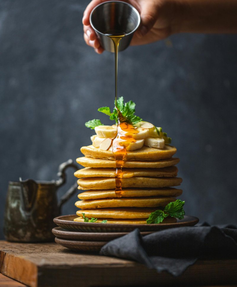 Pancakes with Bananas and Maple Syrup