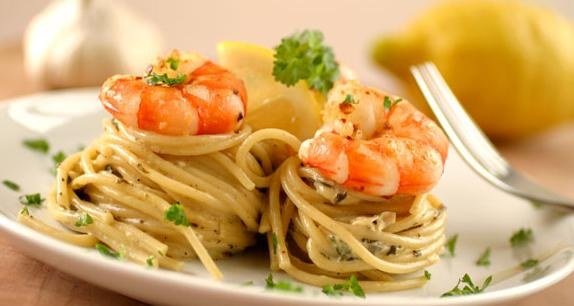 Riesen-Garnelen auf Zitronen-Spinat-Pasta