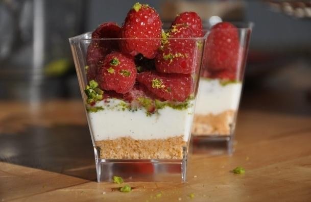 Verrine mit Himbeere und Pistazien
