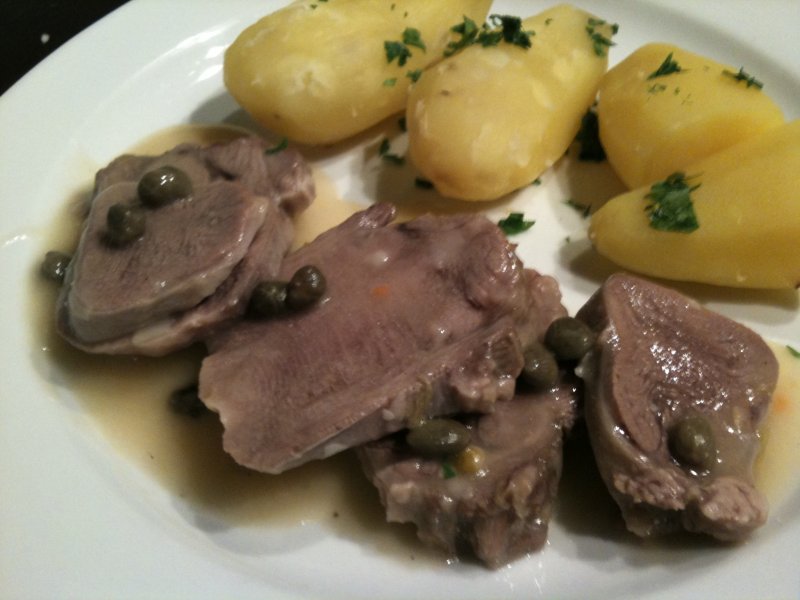 Kalbszunge mit Kapernsauce