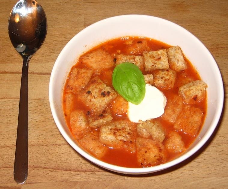 Tomatensuppe mit Knoblauchcroutons