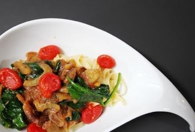 Vegetarische Operettenpasta mit Steinpilzen