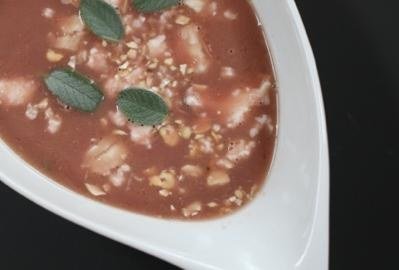 Sausersuppe mit Ziegenkäse