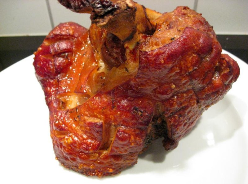 Knusprig gebratene Schweinshaxen