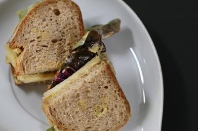 Avocado-Gruyère-Sandwich