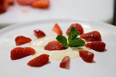 Erdbeeren auf Kokos-Schoggimousse