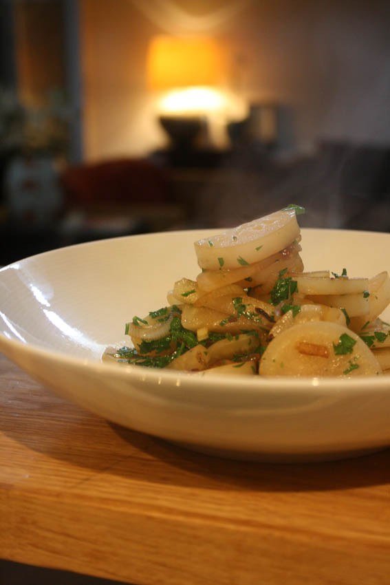 Gedämpfter Rettich in Miso Brühe