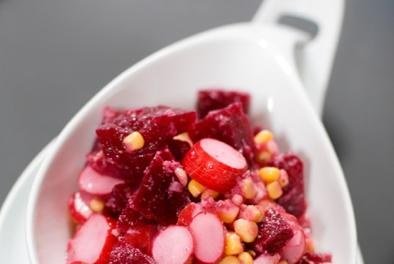 Randensalat mit Mais und Radieschen