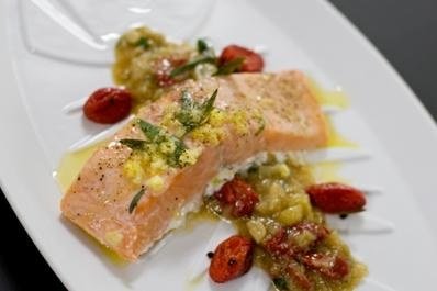 Estragon-Ingwer-Lachs auf Fenchel-Aubergine Griessfond